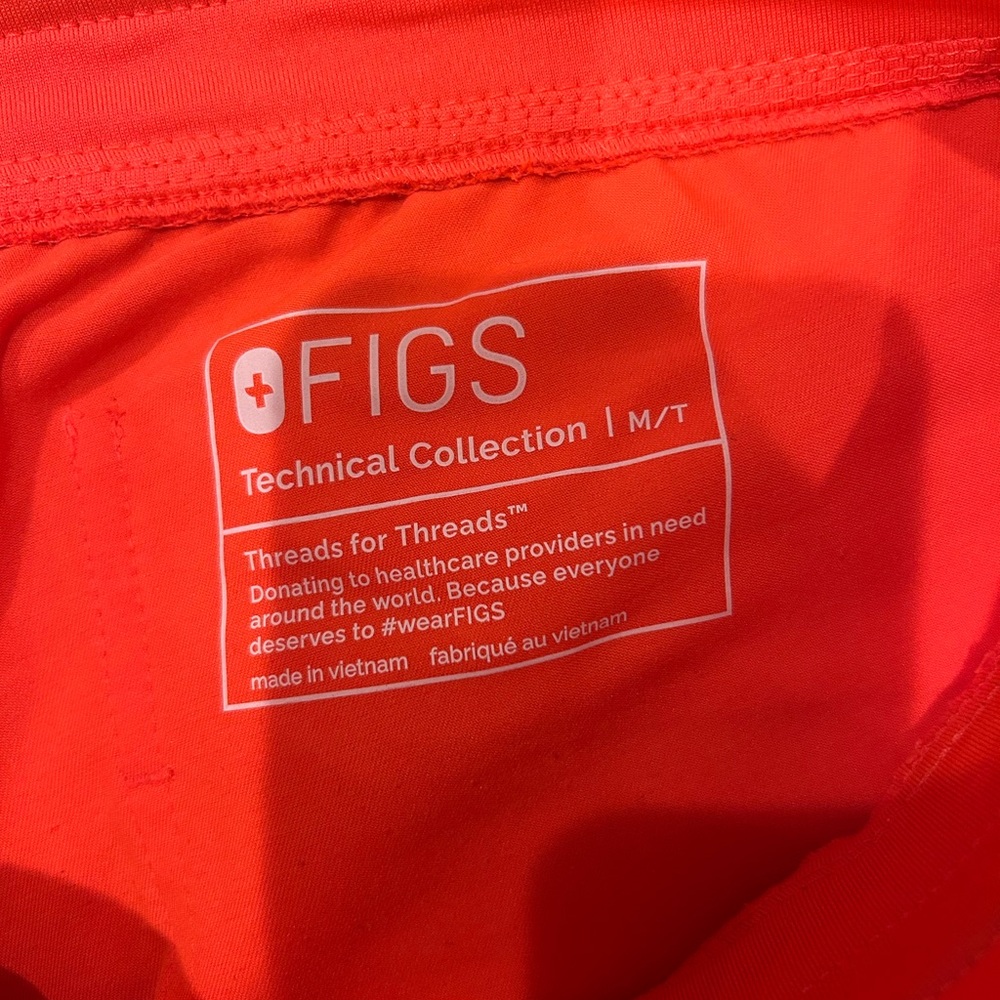 Figs Vibrant Coral Scrub Set - Picture 3 of 3